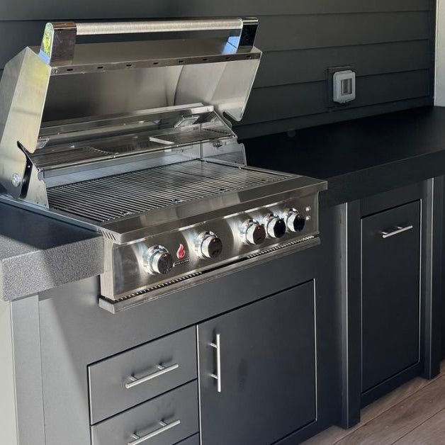 Outdoor Kitchen Builds: DIY Savings or Pro Quality?